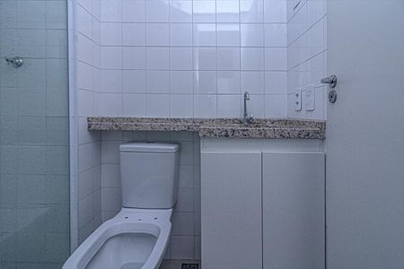 banheiro social_2 de apartamento para alugar com 2 quartos, 39m² em Jardim Imperador (zona Sul), São Paulo
