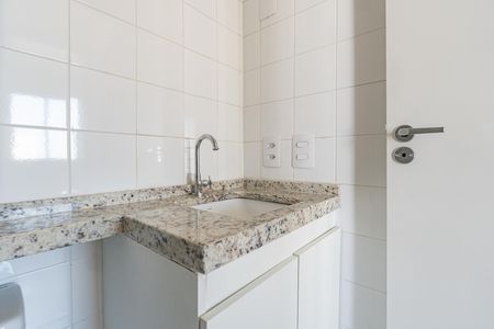 Banheiro de apartamento para alugar com 2 quartos, 39m² em Jardim Imperador (zona Sul), São Paulo