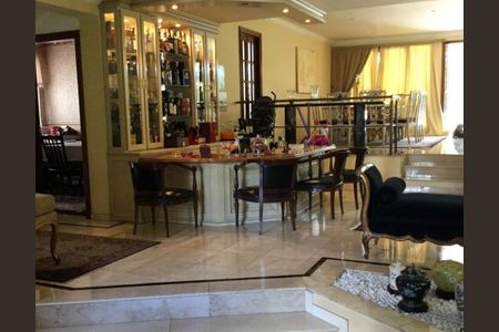 Casa à venda com 4 quartos, 550m² em Alphaville Residencial Zero, Barueri