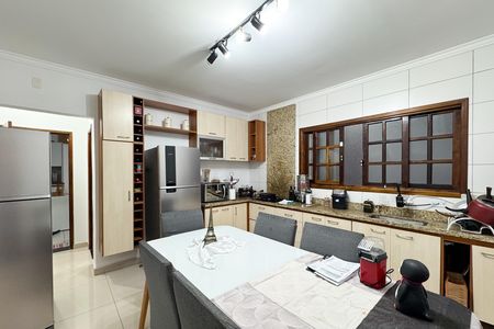 Casa para alugar com 220m², 3 quartos e 2 vagas Casa para alugar com 220m², 3 quartos e 2 vagasCozinha