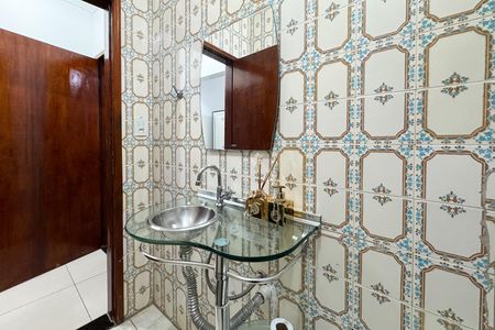 Casa para alugar com 220m², 3 quartos e 2 vagas Casa para alugar com 220m², 3 quartos e 2 vagasBanheiro Social 1