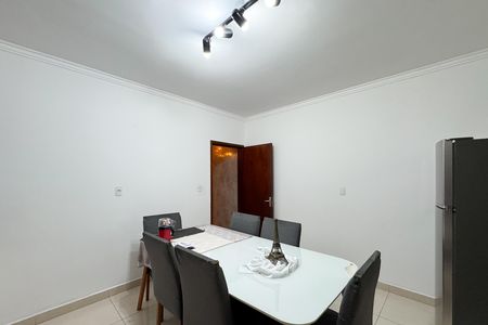 Casa para alugar com 220m², 3 quartos e 2 vagas Casa para alugar com 220m², 3 quartos e 2 vagasCozinha