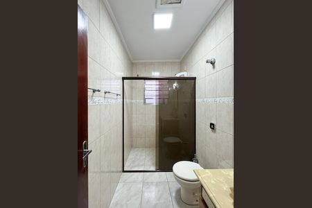 Casa para alugar com 220m², 3 quartos e 2 vagas Casa para alugar com 220m², 3 quartos e 2 vagasBanheiro Social 2
