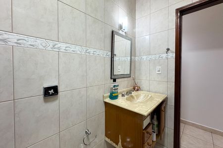Casa para alugar com 220m², 3 quartos e 2 vagas Casa para alugar com 220m², 3 quartos e 2 vagasBanheiro Social 2