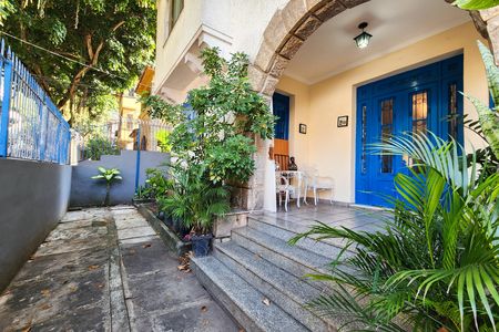 Casa à venda com 240m², 3 quartos e 4 vagas Casa à venda com 240m², 3 quartos e 4 vagasVaranda