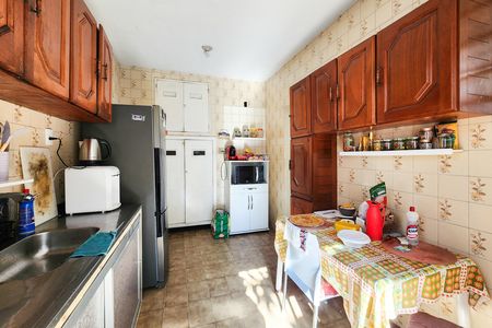Casa à venda com 240m², 3 quartos e 4 vagas Casa à venda com 240m², 3 quartos e 4 vagasCozinha