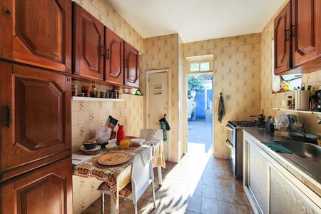 Casa à venda com 240m², 3 quartos e 4 vagas Casa à venda com 240m², 3 quartos e 4 vagasCozinha