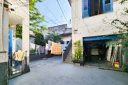 Casa à venda com 240m², 3 quartos e 4 vagas Casa à venda com 240m², 3 quartos e 4 vagasQuintal
