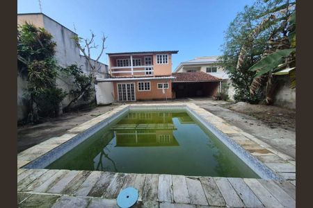 Casa à venda com 100m², 1 quarto e 4 vagas