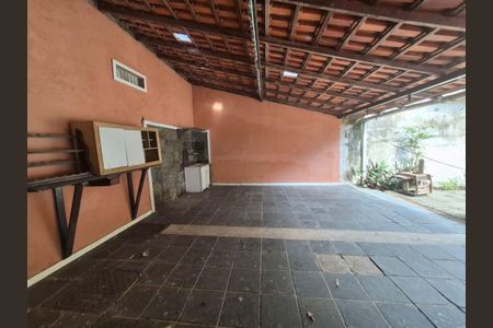 Casa à venda com 100m², 1 quarto e 4 vagas