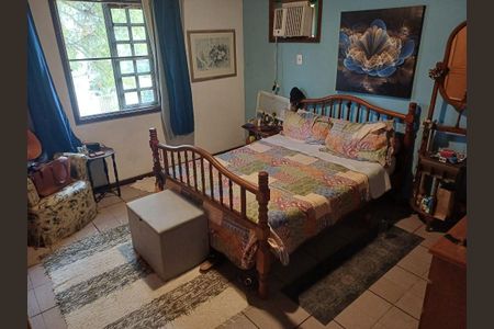 Casa à venda com 251m², 4 quartos e 2 vagas