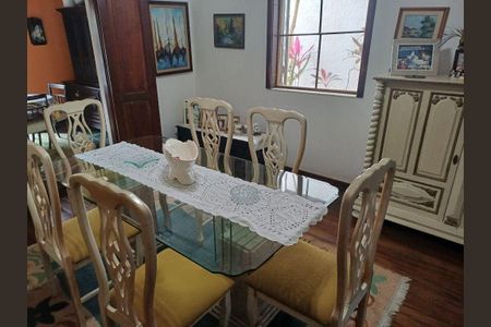 Casa à venda com 251m², 4 quartos e 2 vagas