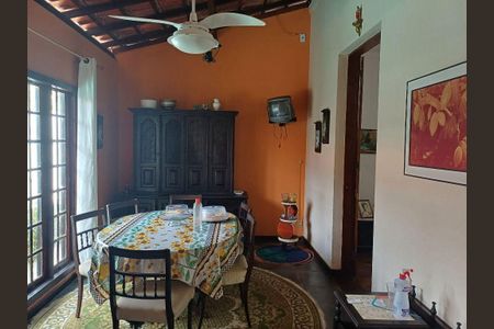 Casa à venda com 4 quartos, 251m² em Piratininga, Niterói