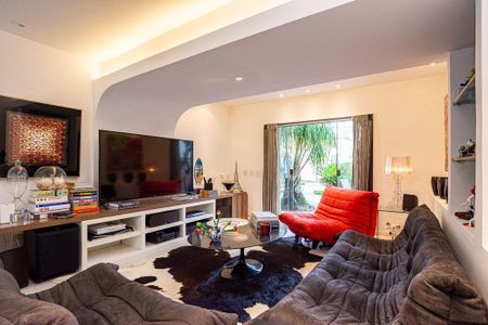 Casa à venda com 4 quartos, 220m² em Camboinhas, Niterói