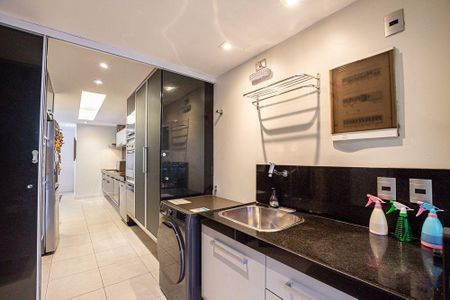 Casa à venda com 220m², 4 quartos e 3 vagas