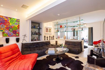 Casa à venda com 4 quartos, 220m² em Camboinhas, Niterói