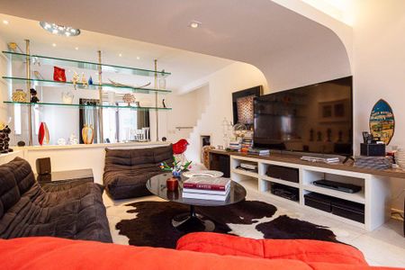 Casa à venda com 4 quartos, 220m² em Camboinhas, Niterói