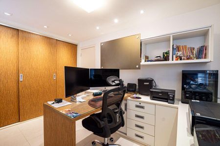 Casa à venda com 220m², 4 quartos e 3 vagas