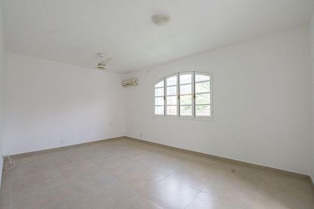 Casa à venda com 155m², 4 quartos e 4 vagas