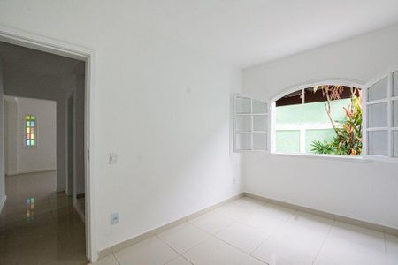 Casa à venda com 155m², 4 quartos e 4 vagas