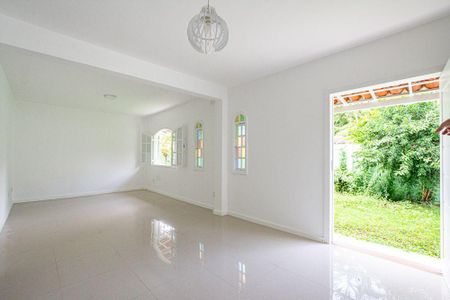 Casa à venda com 155m², 4 quartos e 4 vagas