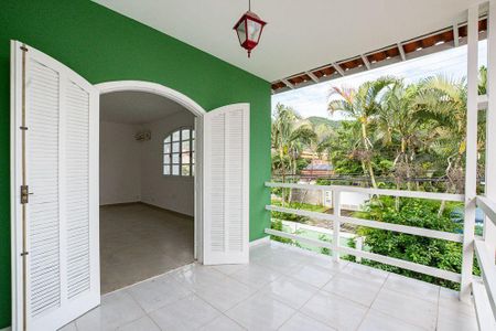 Casa à venda com 155m², 4 quartos e 4 vagas