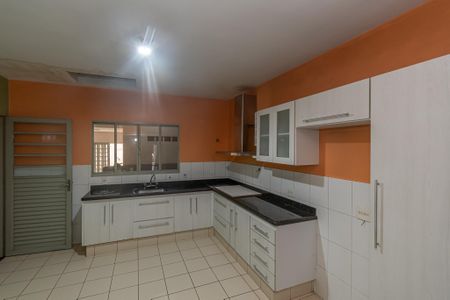 Casa para alugar com 170m², 4 quartos e 2 vagas Casa para alugar com 170m², 4 quartos e 2 vagasCozinha