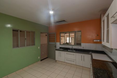 Casa para alugar com 170m², 4 quartos e 2 vagas Casa para alugar com 170m², 4 quartos e 2 vagasCozinha
