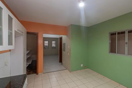 Casa para alugar com 170m², 4 quartos e 2 vagas Casa para alugar com 170m², 4 quartos e 2 vagasCozinha