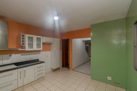 Casa para alugar com 170m², 4 quartos e 2 vagas Casa para alugar com 170m², 4 quartos e 2 vagasCozinha