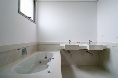 Apartamento à venda com 4 quartos, 211m² em Real Parque, São Paulo