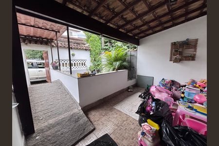 Casa de condomínio à venda com 290m², 3 quartos e 1 vaga Casa de condomínio à venda com 290m², 3 quartos e 1 vagaÁrea externa