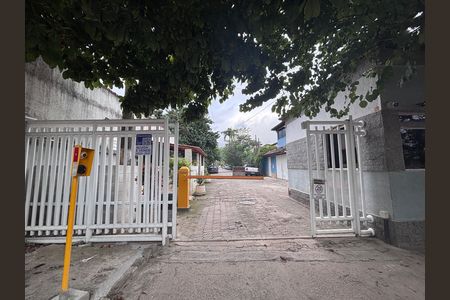 Casa de condomínio à venda com 290m², 3 quartos e 1 vaga Casa de condomínio à venda com 290m², 3 quartos e 1 vagaFachada