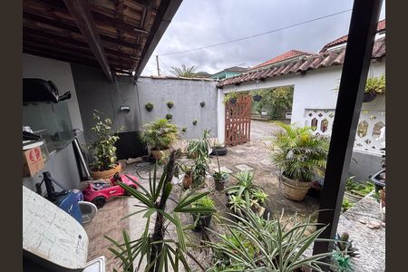 Casa de condomínio à venda com 290m², 3 quartos e 1 vaga Casa de condomínio à venda com 290m², 3 quartos e 1 vagaÁrea externa