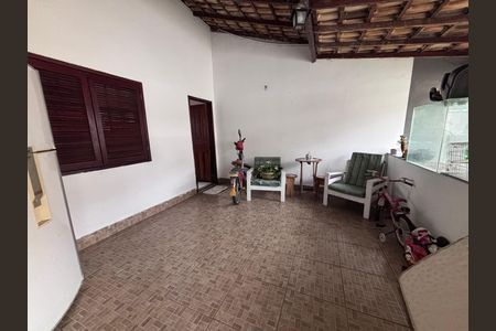 Casa de condomínio à venda com 290m², 3 quartos e 1 vaga Casa de condomínio à venda com 290m², 3 quartos e 1 vagaÁrea externa