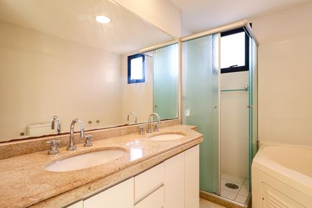 Apartamento à venda com 191m², 3 quartos e 3 vagas