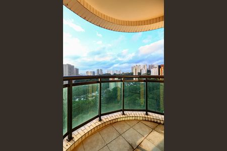 Apartamento à venda com 191m², 3 quartos e 3 vagas