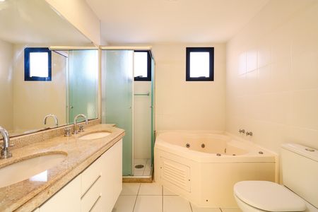 Apartamento à venda com 191m², 3 quartos e 3 vagas