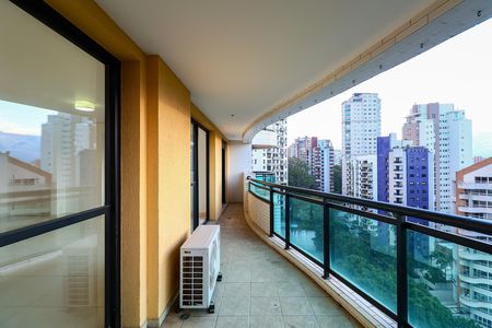 Apartamento à venda com 191m², 3 quartos e 3 vagas
