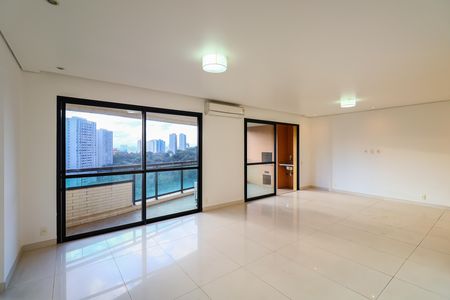 Apartamento à venda com 191m², 3 quartos e 3 vagas