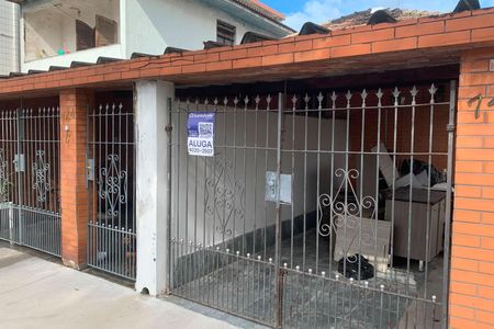 Casa para alugar com 100m², 3 quartos e 1 vaga Casa para alugar com 100m², 3 quartos e 1 vagaFachada
