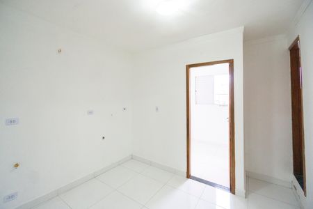 Sala e cozinha de apartamento para alugar com 1 quarto, 28m² em Vila Carrão, São Paulo