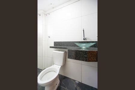Banheiro  de apartamento para alugar com 1 quarto, 28m² em Vila Carrão, São Paulo