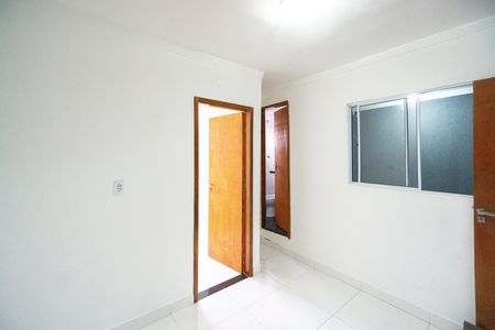 Sala e cozinha de apartamento para alugar com 1 quarto, 28m² em Vila Carrão, São Paulo
