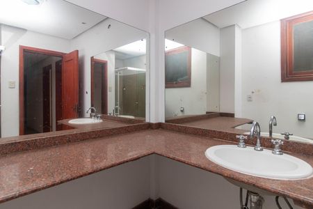 Apartamento à venda com 112m², 3 quartos e sem vaga Apartamento à venda com 112m², 3 quartos e sem vagaBanheiro 1