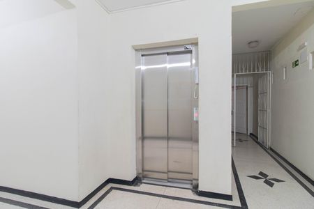 Apartamento à venda com 112m², 3 quartos e sem vaga Apartamento à venda com 112m², 3 quartos e sem vagaElevador