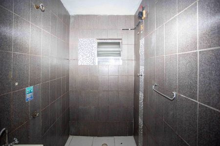 Banheiro de casa para alugar com 2 quartos, 30m² em Canhema, Diadema