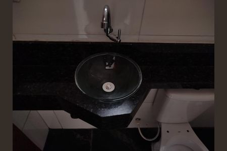Banheiro de kitnet/studio para alugar com 1 quarto, 35m² em Vila Carrão, São Paulo
