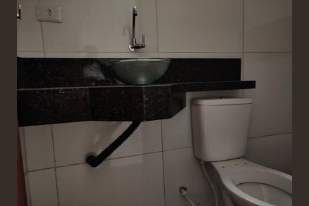 Banheiro de kitnet/studio para alugar com 1 quarto, 35m² em Vila Carrão, São Paulo