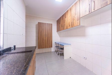Casa à venda com 138m², 2 quartos e 2 vagas Casa à venda com 138m², 2 quartos e 2 vagasCozinha